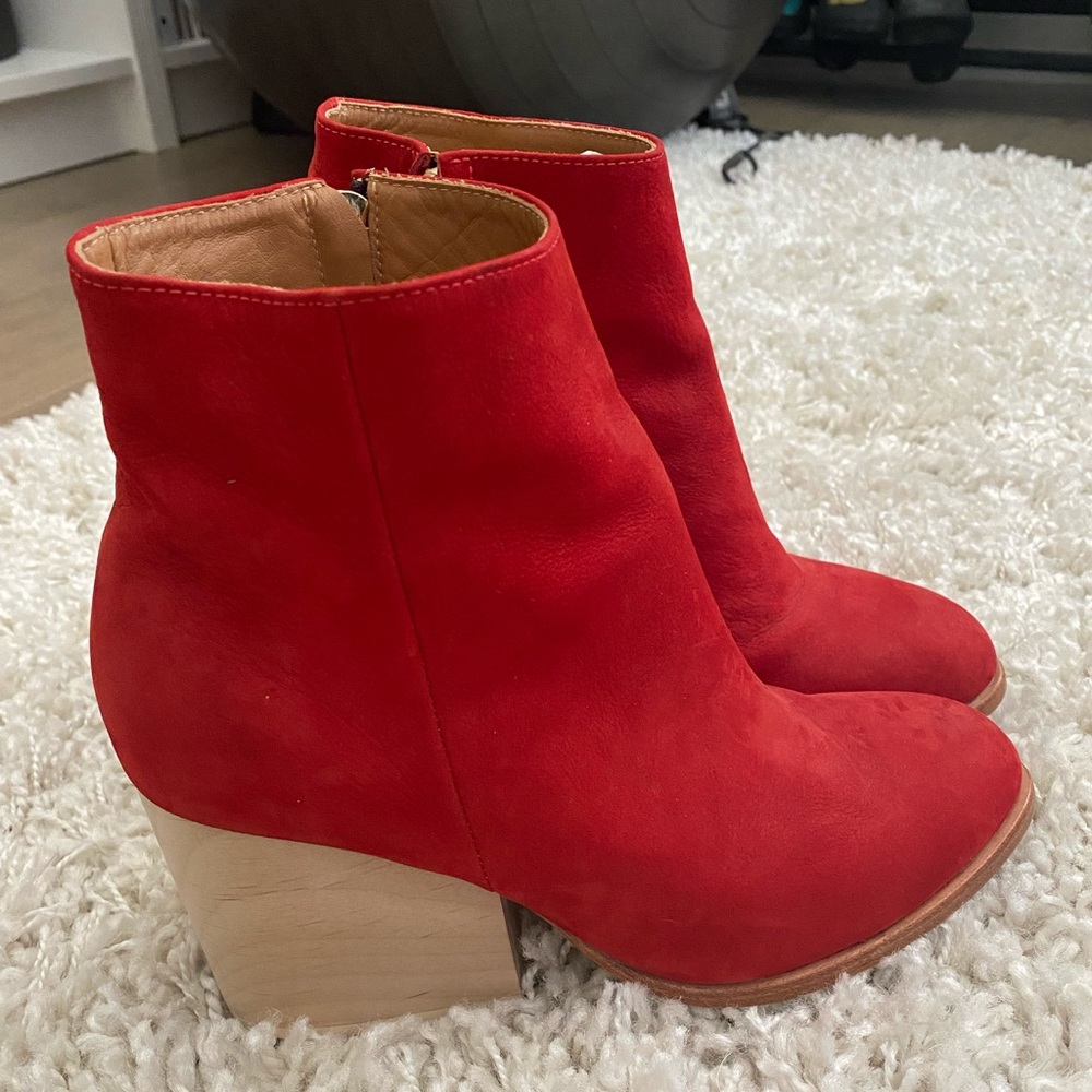 Ceri Hoover Red Leather Ankle Boots 7